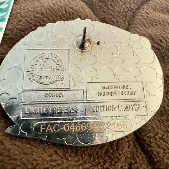 NWT. Disney Mickey and Pluto Limited Release Festive Pin. Mickey and Pluto - Picture 7 of 7